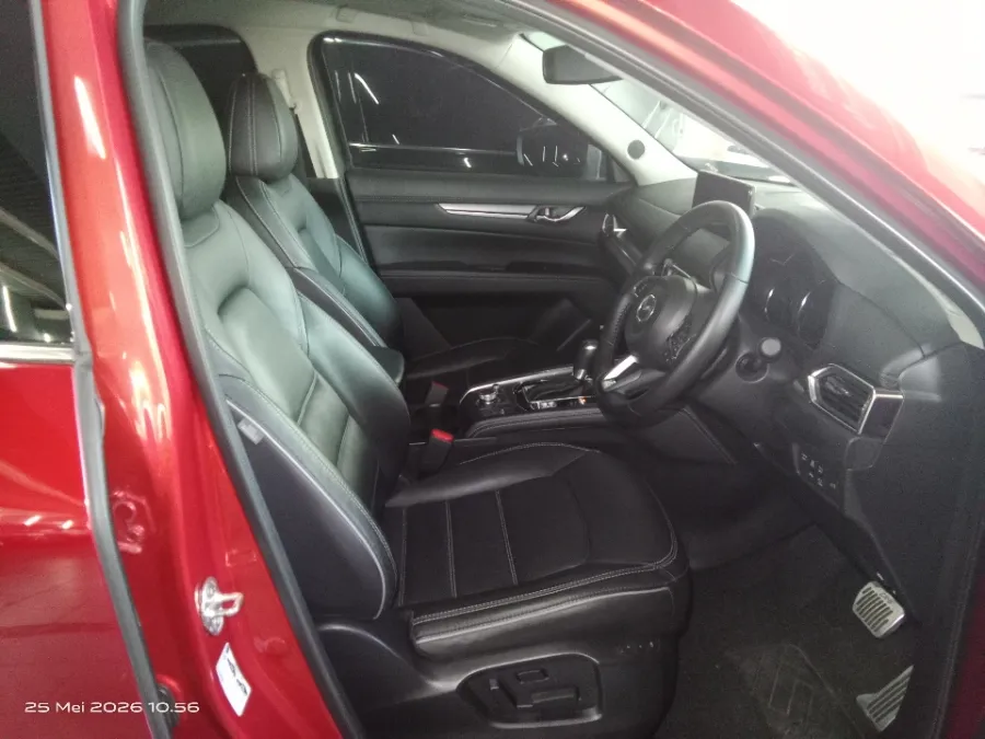 Foto Mobil Bekas Kabin Depan Mazda CX-5 2.5 tahun 2023