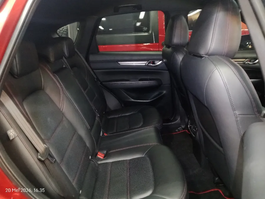Foto Mobil Bekas Kabin Belakang Mazda CX-5 2.5 tahun 2024