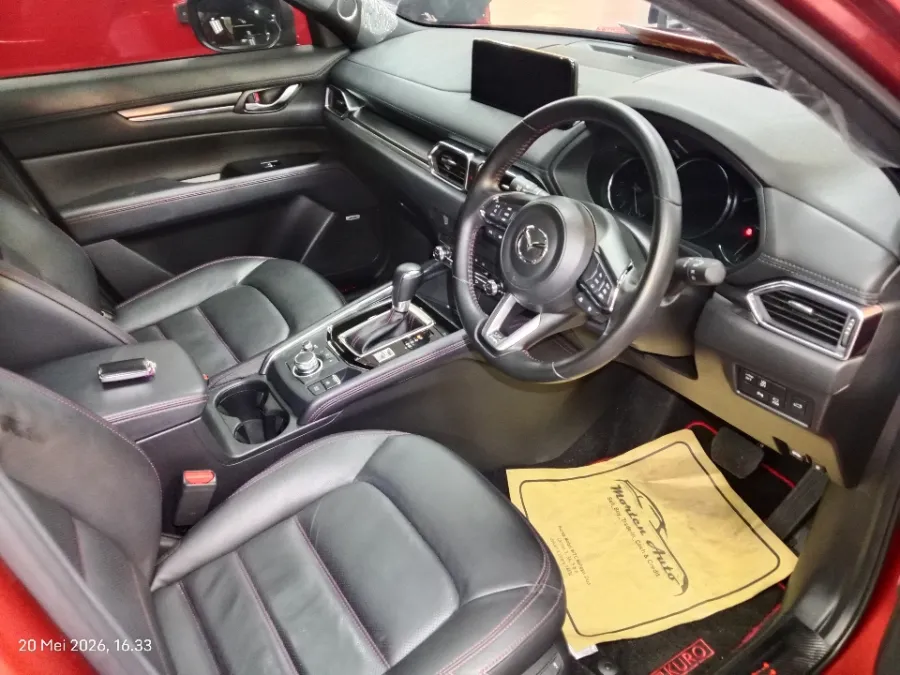 Foto Mobil Bekas Kabin Depan Mazda CX-5 2.5 tahun 2024