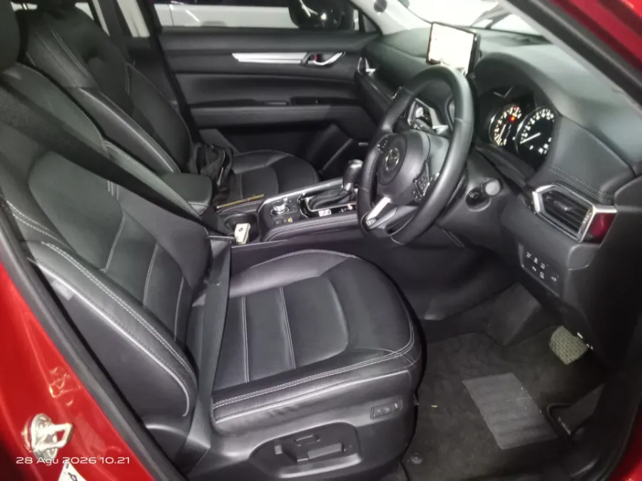 Foto Mobil Bekas Kabin Depan Mazda CX-5 2.5 tahun 2024