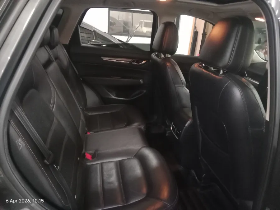 Foto Mobil Bekas Kabin Belakang Mazda CX-5 2.5 Elite tahun 2017