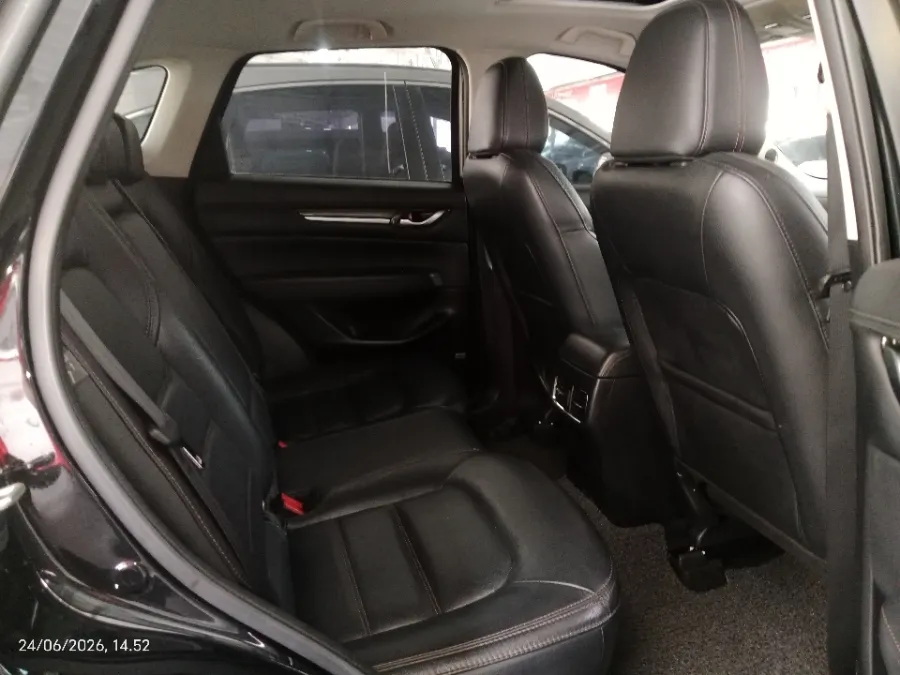 Foto Mobil Bekas Kabin Belakang Mazda CX-5 2.5 Elite tahun 2017