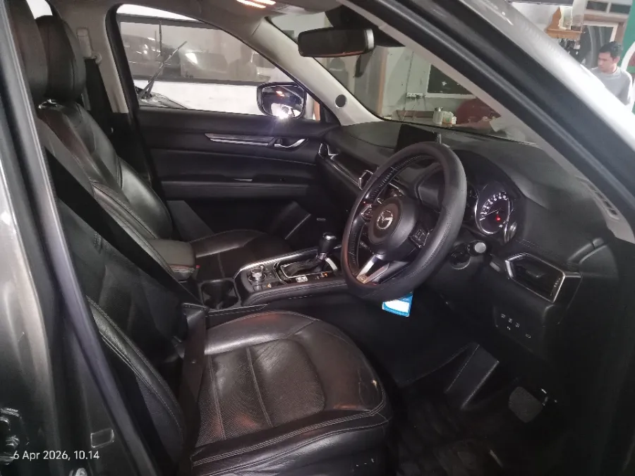 Foto Mobil Bekas Kabin Depan Mazda CX-5 2.5 Elite tahun 2017