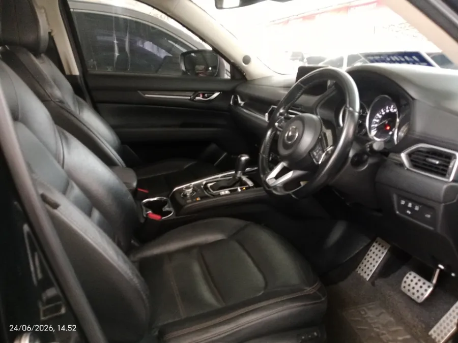 Foto Mobil Bekas Kabin Depan Mazda CX-5 2.5 Elite tahun 2017