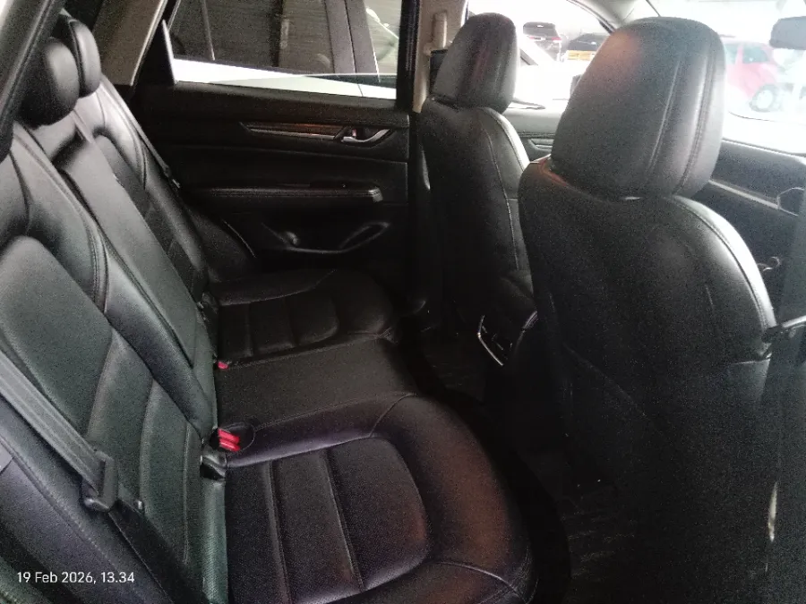 Foto Mobil Bekas Kabin Belakang Mazda CX-5 2.5 Elite tahun 2019