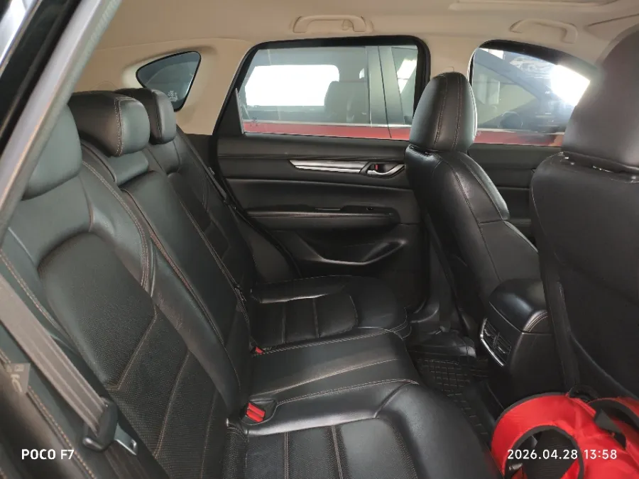 Foto Mobil Bekas Kabin Belakang Mazda CX-5 2.5 Elite tahun 2019