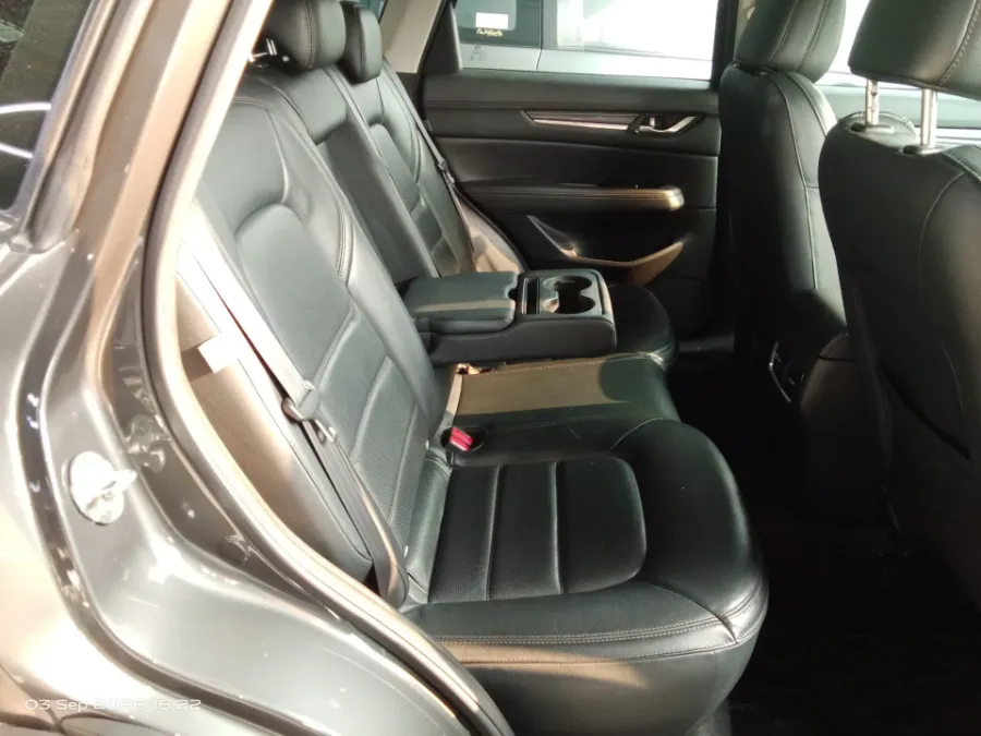 Foto Mobil Bekas Kabin Belakang Mazda CX-5 2.5 Elite tahun 2019
