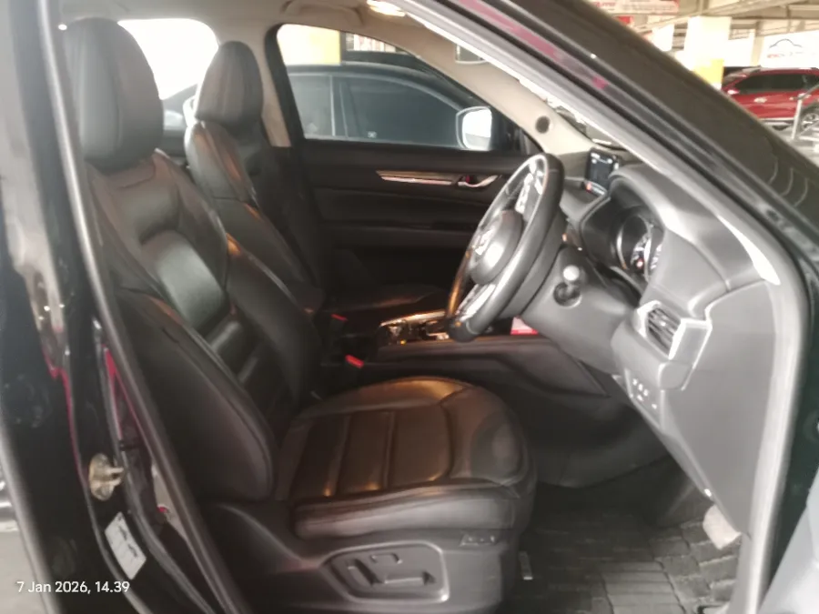 Foto Mobil Bekas Kabin Depan Mazda CX-5 2.5 Elite tahun 2019