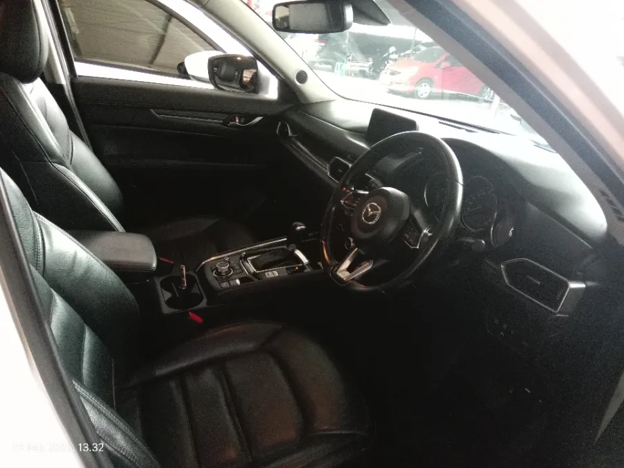 Foto Mobil Bekas Kabin Depan Mazda CX-5 2.5 Elite tahun 2019