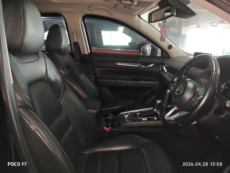 Foto Mobil Bekas Kabin Depan Mazda CX-5 2.5 Elite tahun 2019