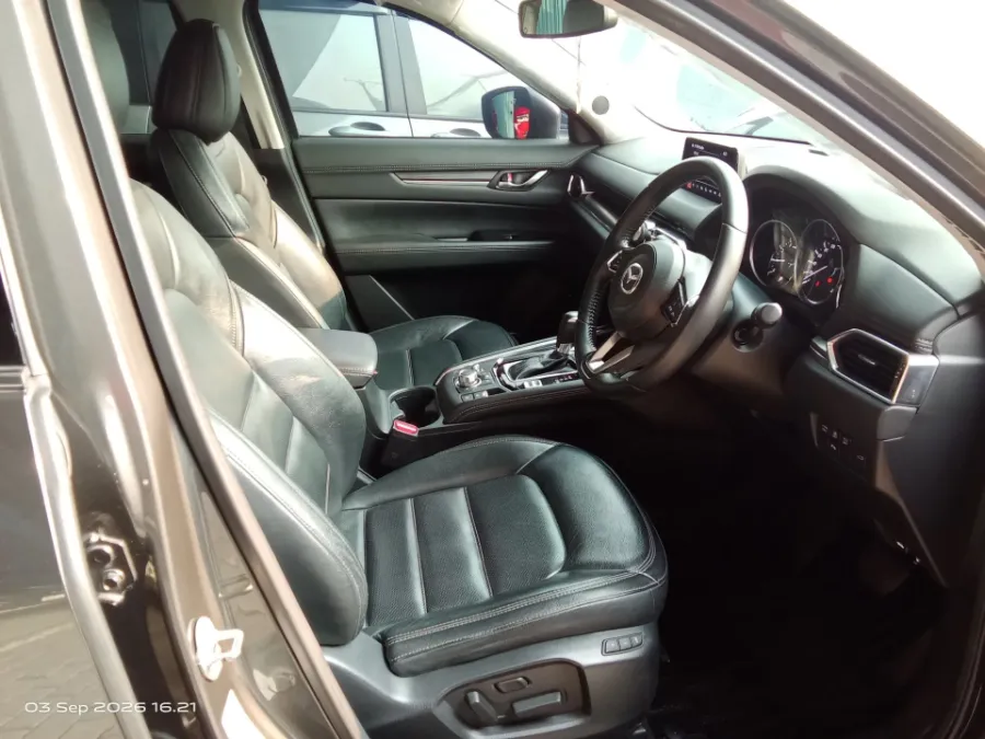 Foto Mobil Bekas Kabin Depan Mazda CX-5 2.5 Elite tahun 2019