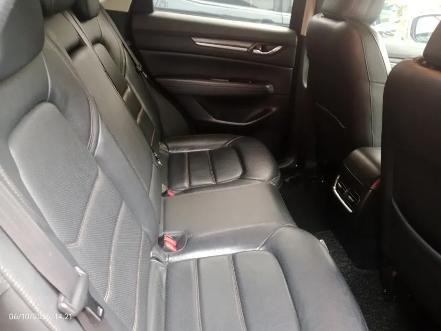 Foto Mobil Bekas Kabin Belakang Mazda CX-5 2.5 Elite tahun 2020