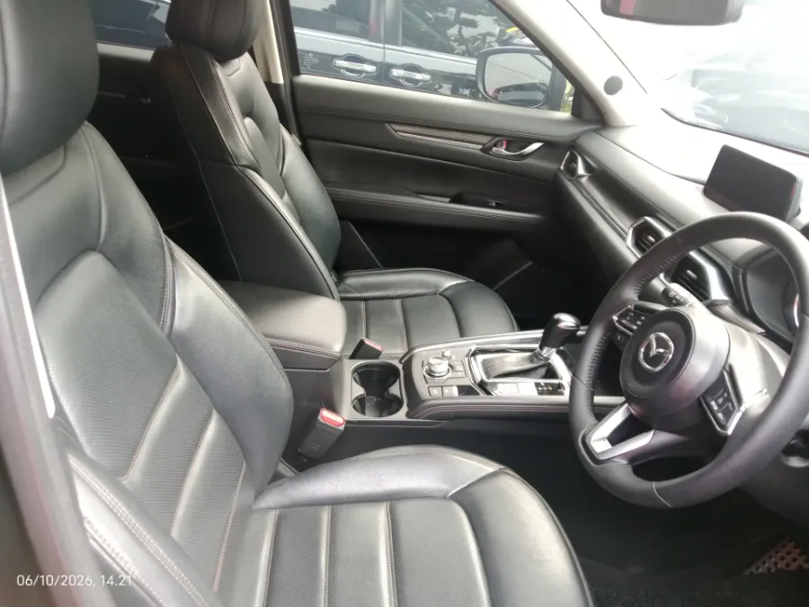 Foto Mobil Bekas Kabin Depan Mazda CX-5 2.5 Elite tahun 2020