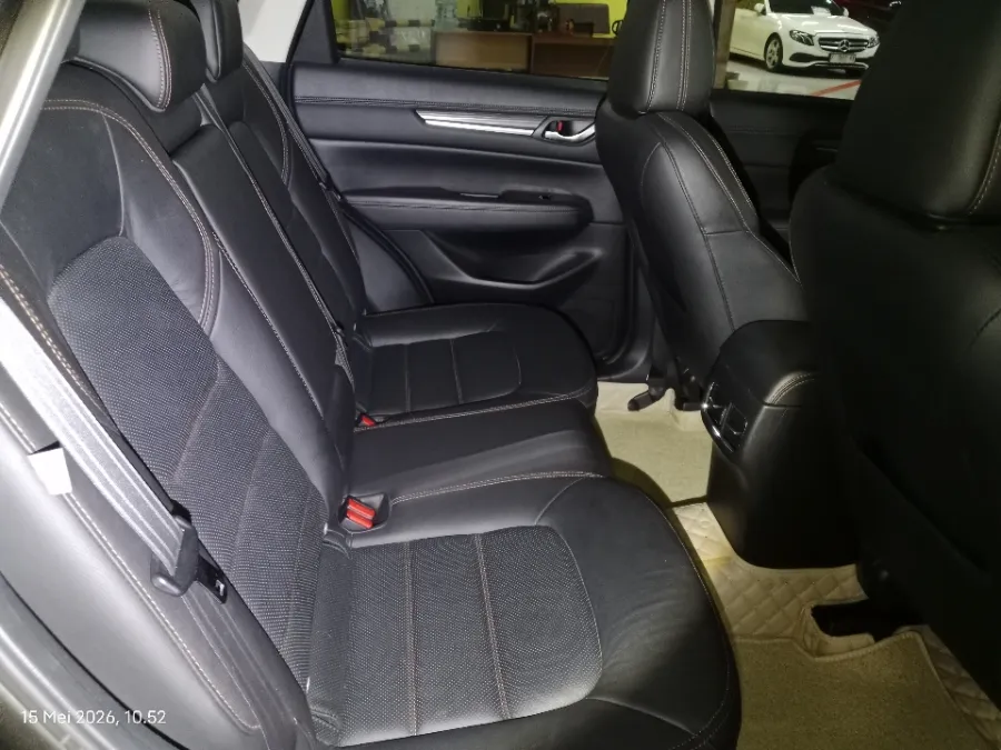 Foto Mobil Bekas Kabin Belakang Mazda CX-5 2.5 Elite tahun 2022
