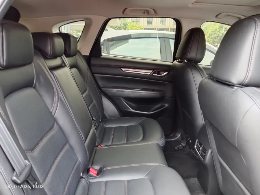 Foto Mobil Bekas Kabin Belakang Mazda CX-5 2.5 Elite tahun 2022