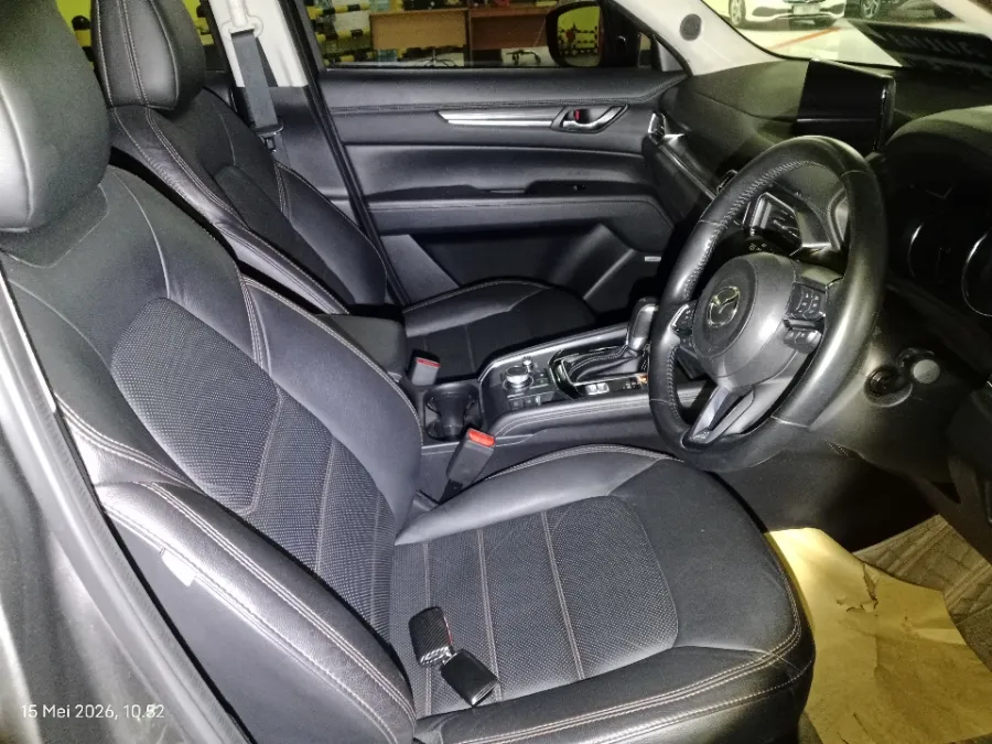 Foto Mobil Bekas Kabin Depan Mazda CX-5 2.5 Elite tahun 2022