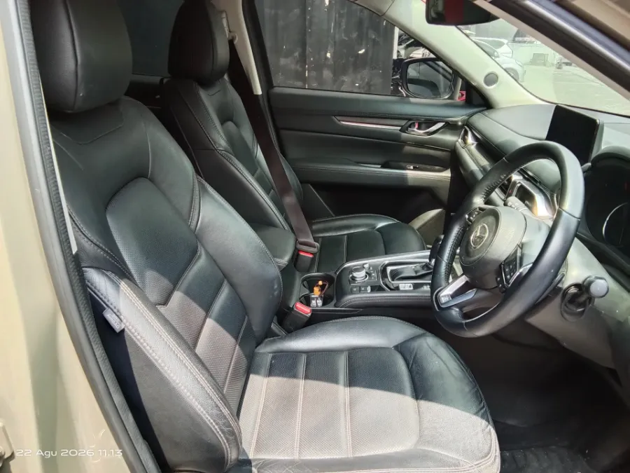 Foto Mobil Bekas Kabin Depan Mazda CX-5 2.5 Elite tahun 2022