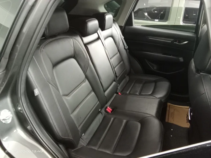 Foto Mobil Bekas Kabin Belakang Mazda CX-5 2.5 Elite tahun 2023
