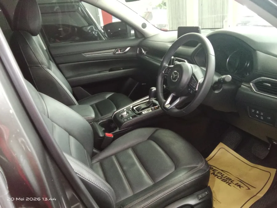 Foto Mobil Bekas Kabin Depan Mazda CX-5 2.5 Elite tahun 2023