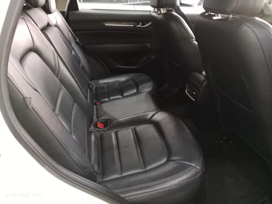 Foto Mobil Bekas Kabin Belakang Mazda CX-5 2.5 Grand Touring tahun 2018