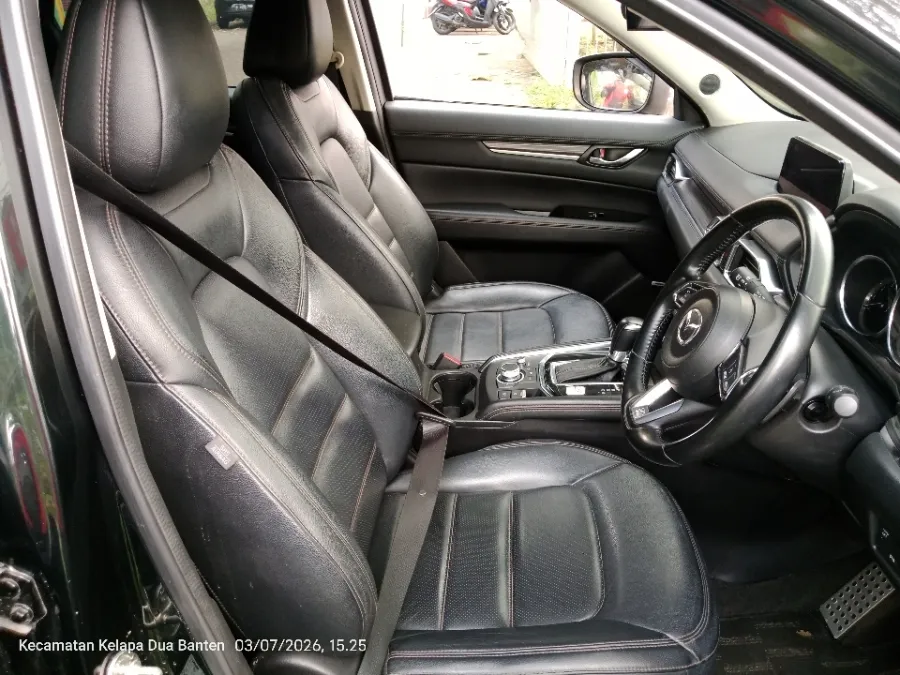 Foto Mobil Bekas Kabin Depan Mazda CX-5 2.5 Grand Touring tahun 2020