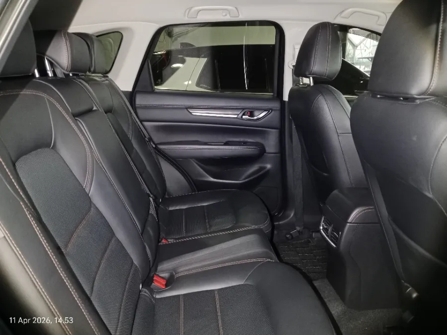 Foto Mobil Bekas Kabin Belakang Mazda CX-5 2.5 Grand Touring tahun 2021
