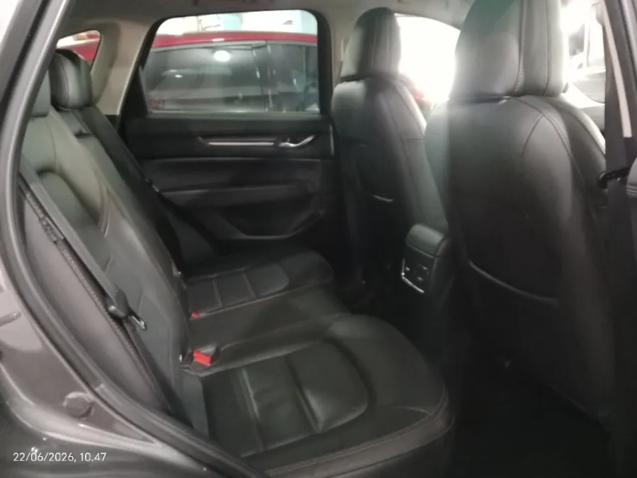 Foto Mobil Bekas Kabin Belakang Mazda CX-5 2.5 Grand Touring tahun 2021