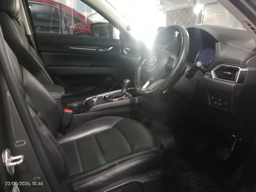 Foto Mobil Bekas Kabin Depan Mazda CX-5 2.5 Grand Touring tahun 2021