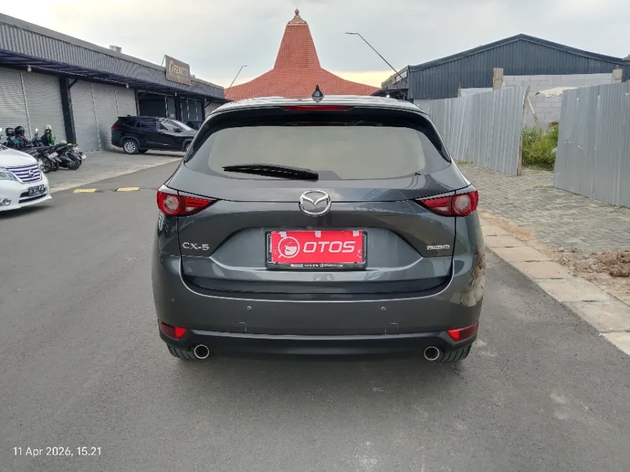 Foto Mobil Bekas Tampak Belakang Mazda CX-5 2.5 Grand Touring tahun 2021