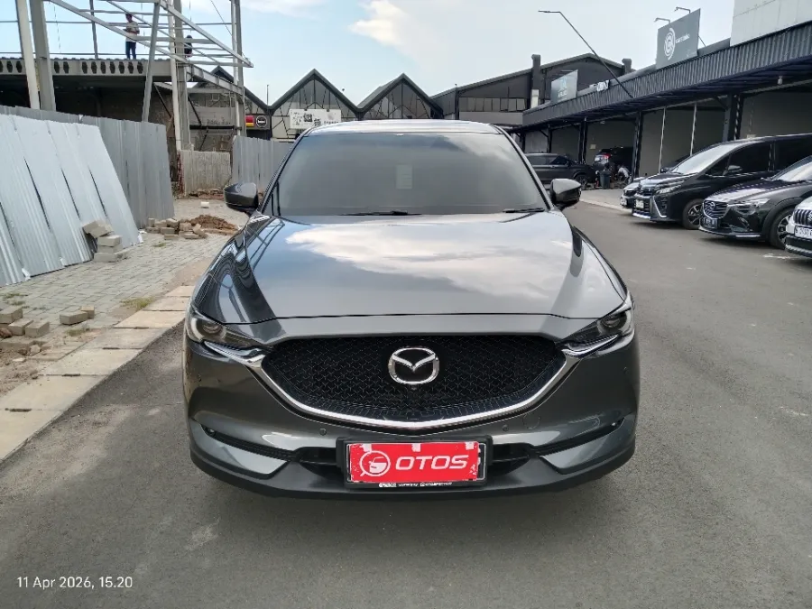 Foto Mobil Bekas Tampak Depan Mazda CX-5 2.5 Grand Touring tahun 2021