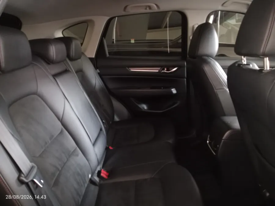 Foto Mobil Bekas Kabin Belakang Mazda CX-5 2.5 Kuro tahun 2021