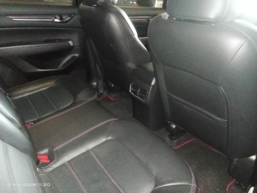 Foto Mobil Bekas Kabin Belakang Mazda CX-5 2.5 Kuro tahun 2022