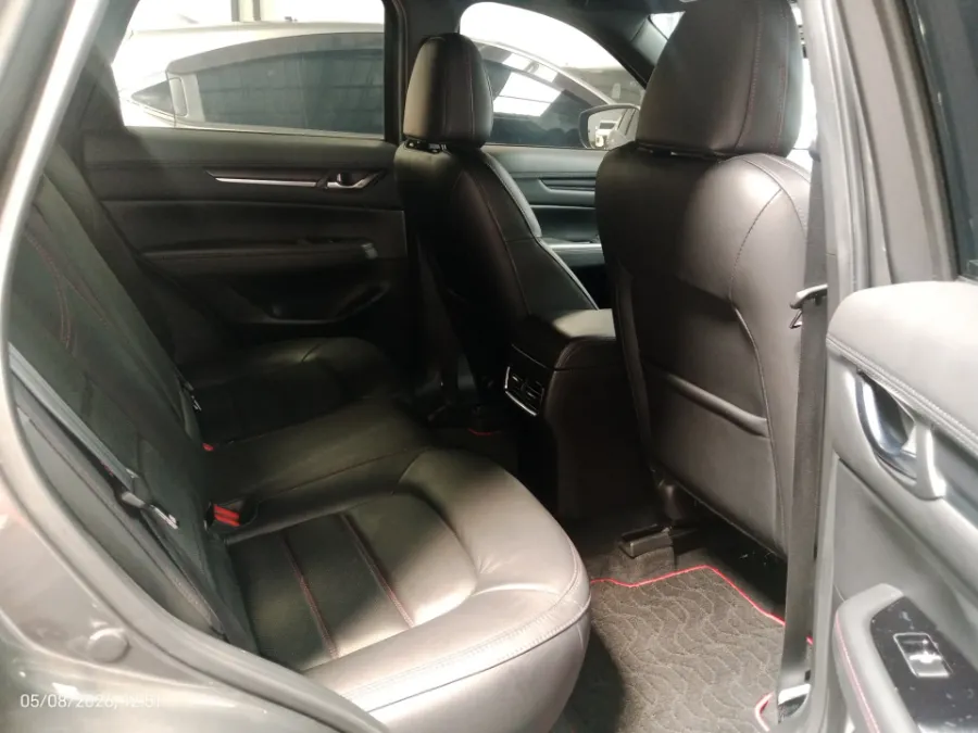 Foto Mobil Bekas Kabin Belakang Mazda CX-5 2.5 Kuro tahun 2022