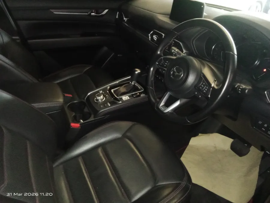 Foto Mobil Bekas Kabin Depan Mazda CX-5 2.5 Kuro tahun 2022