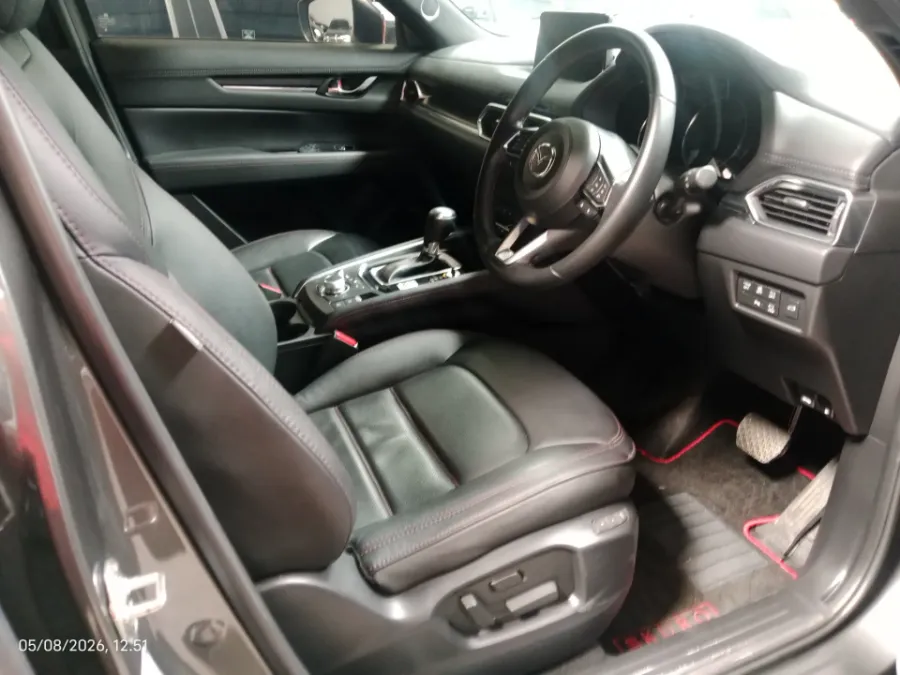 Foto Mobil Bekas Kabin Depan Mazda CX-5 2.5 Kuro tahun 2022