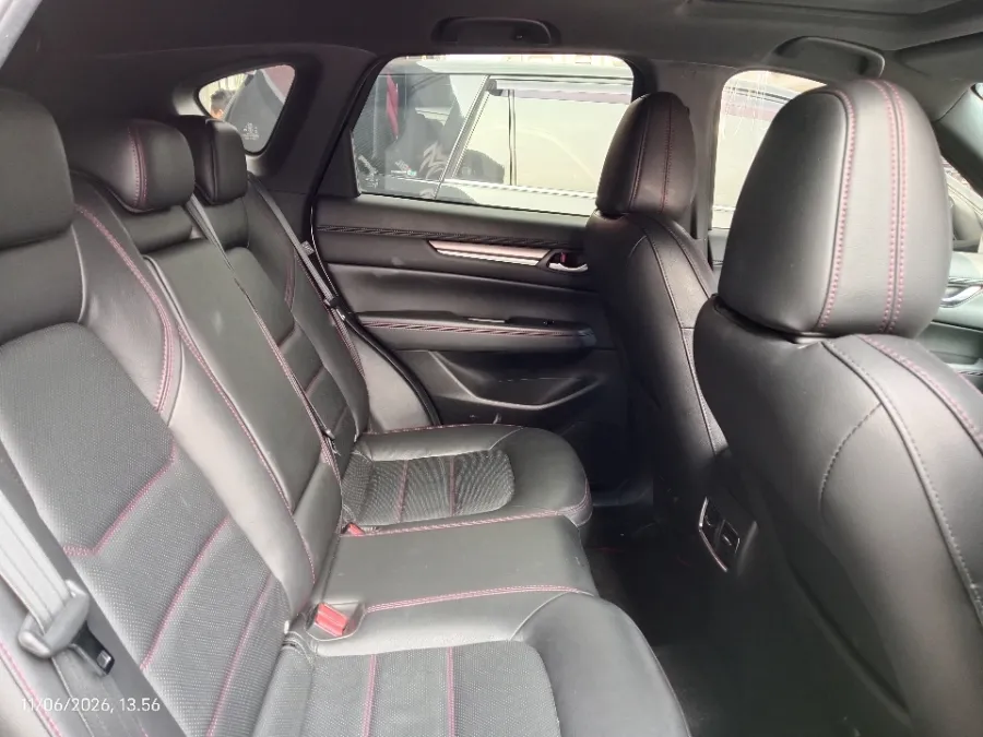 Foto Mobil Bekas Kabin Belakang Mazda CX-5 2.5 Kuro tahun 2023
