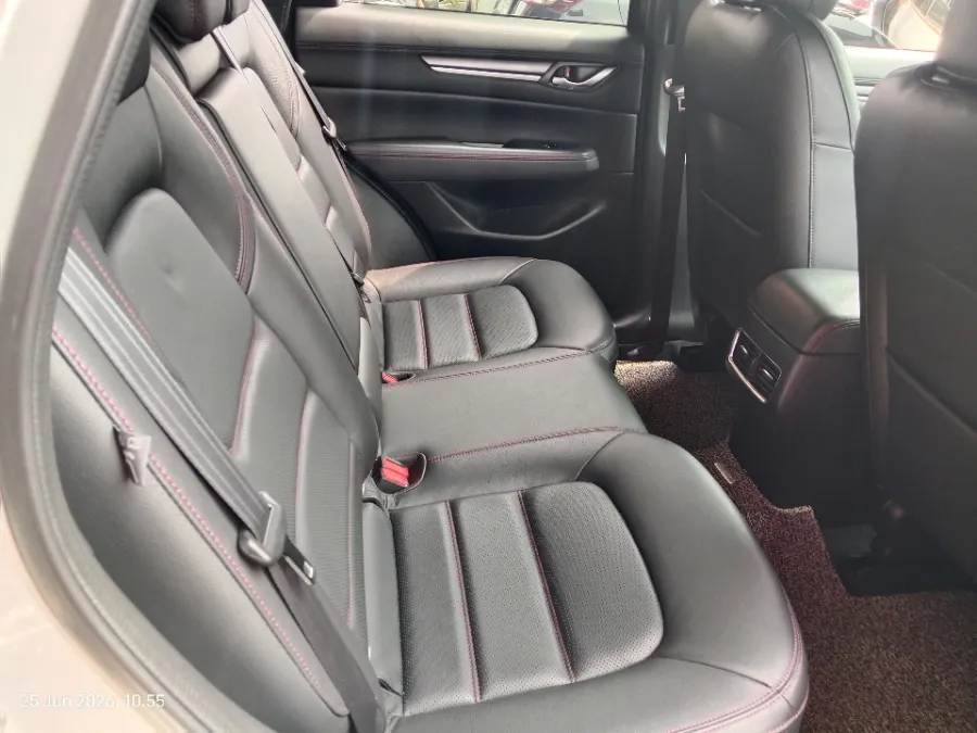 Foto Mobil Bekas Kabin Belakang Mazda CX-5 2.5 Kuro tahun 2023