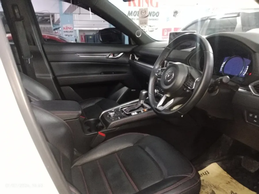 Foto Mobil Bekas Kabin Depan Mazda CX-5 2.5 Kuro tahun 2023