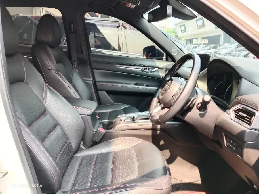 Foto Mobil Bekas Kabin Depan Mazda CX-5 2.5 Kuro tahun 2023