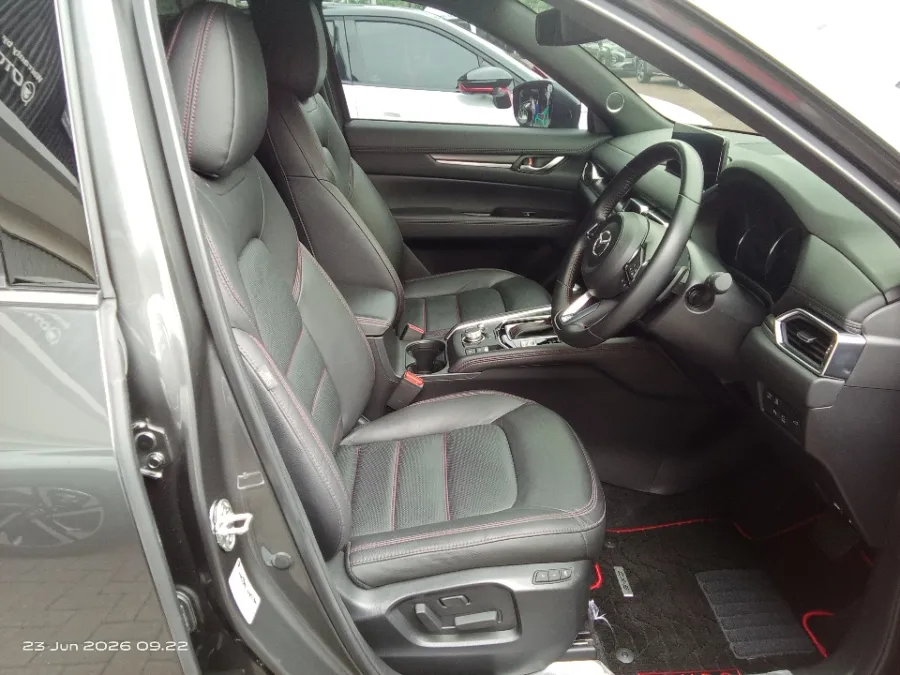Foto Mobil Bekas Kabin Depan Mazda CX-5 2.5 Kuro tahun 2023