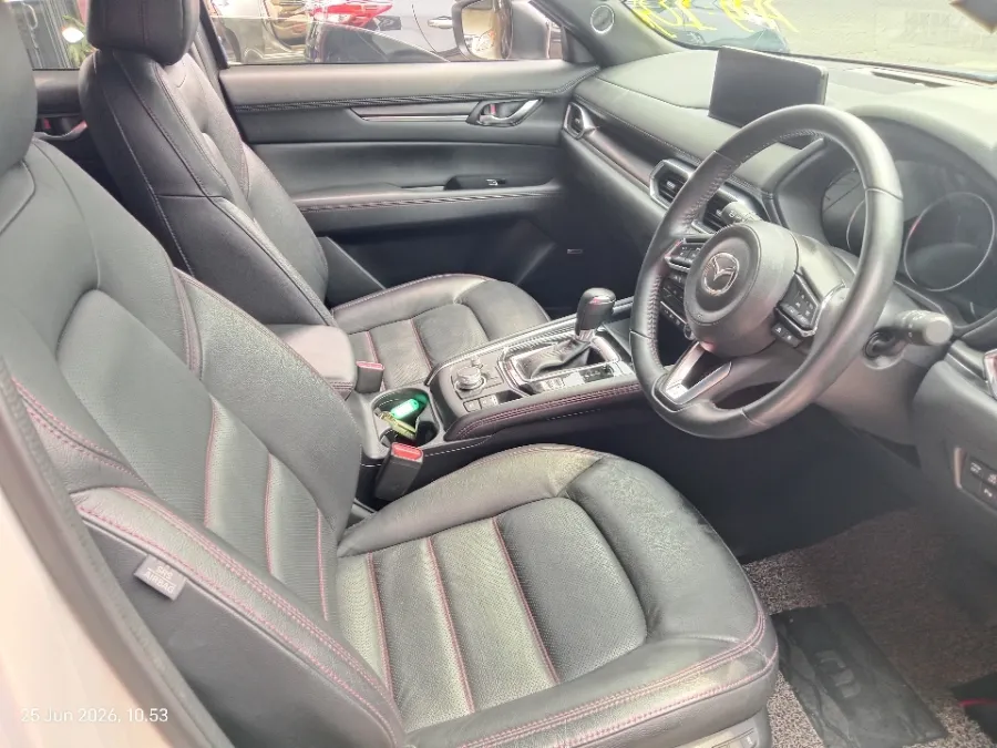 Foto Mobil Bekas Kabin Depan Mazda CX-5 2.5 Kuro tahun 2023