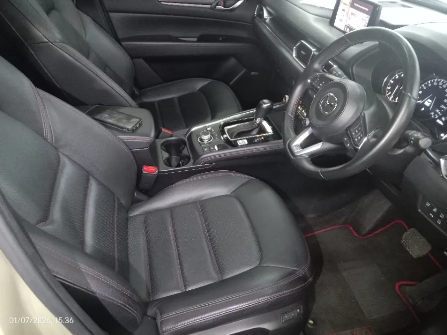 Foto Mobil Bekas Kabin Depan Mazda CX-5 2.5 Kuro tahun 2023