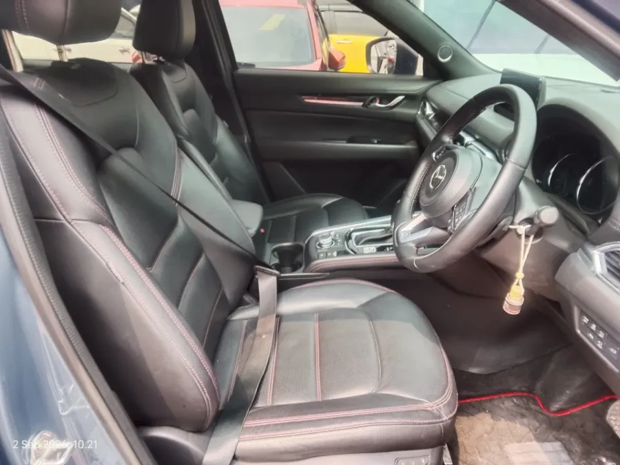 Foto Mobil Bekas Kabin Depan Mazda CX-5 2.5 Kuro tahun 2023