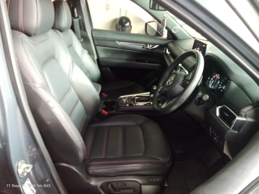 Foto Mobil Bekas Kabin Depan Mazda CX-5 2.5 Kuro tahun 2023