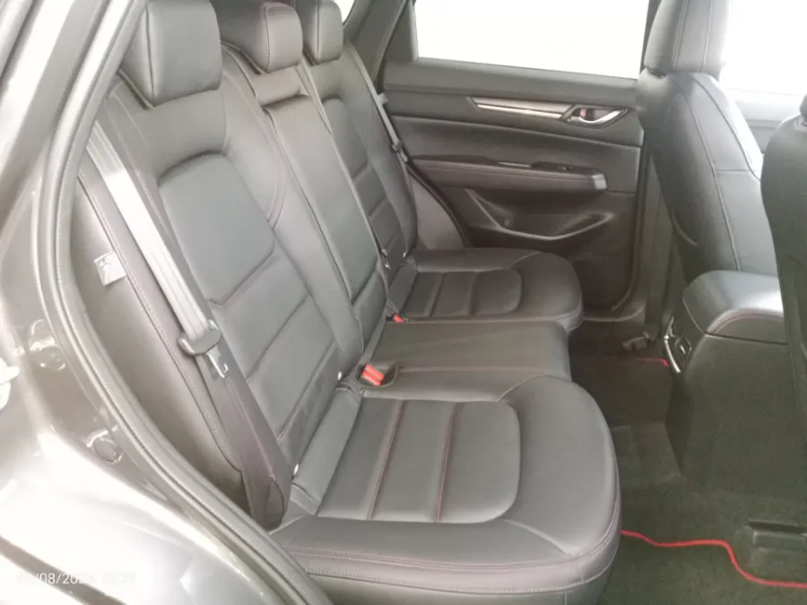Foto Mobil Bekas Kabin Belakang Mazda CX-5 2.5 Kuro tahun 2024
