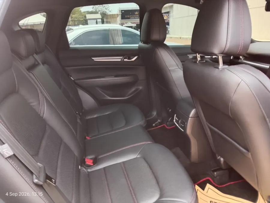 Foto Mobil Bekas Kabin Belakang Mazda CX-5 2.5 Kuro tahun 2024