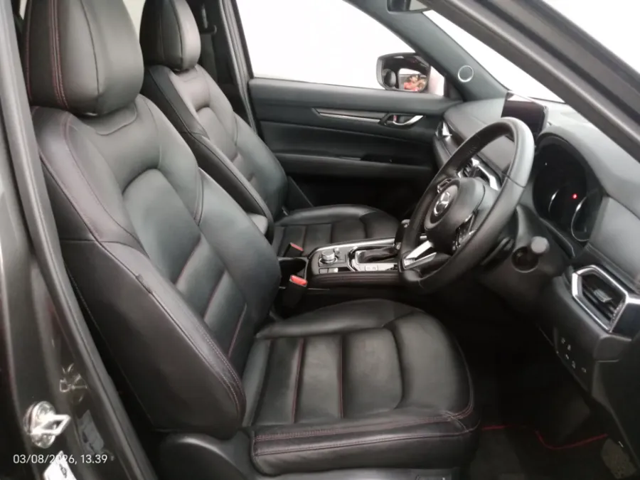 Foto Mobil Bekas Kabin Depan Mazda CX-5 2.5 Kuro tahun 2024