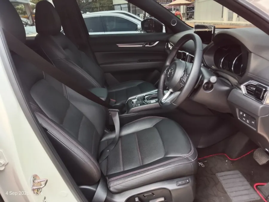 Foto Mobil Bekas Kabin Depan Mazda CX-5 2.5 Kuro tahun 2024