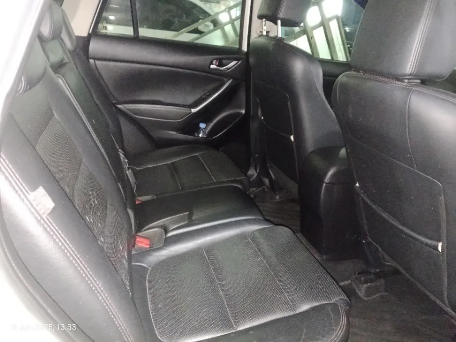 Foto Mobil Bekas Kabin Belakang Mazda CX-5 2.5 Touring tahun 2015
