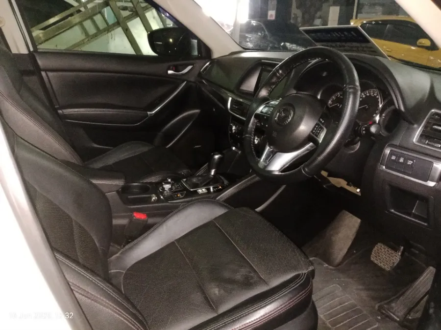 Foto Mobil Bekas Kabin Depan Mazda CX-5 2.5 Touring tahun 2015
